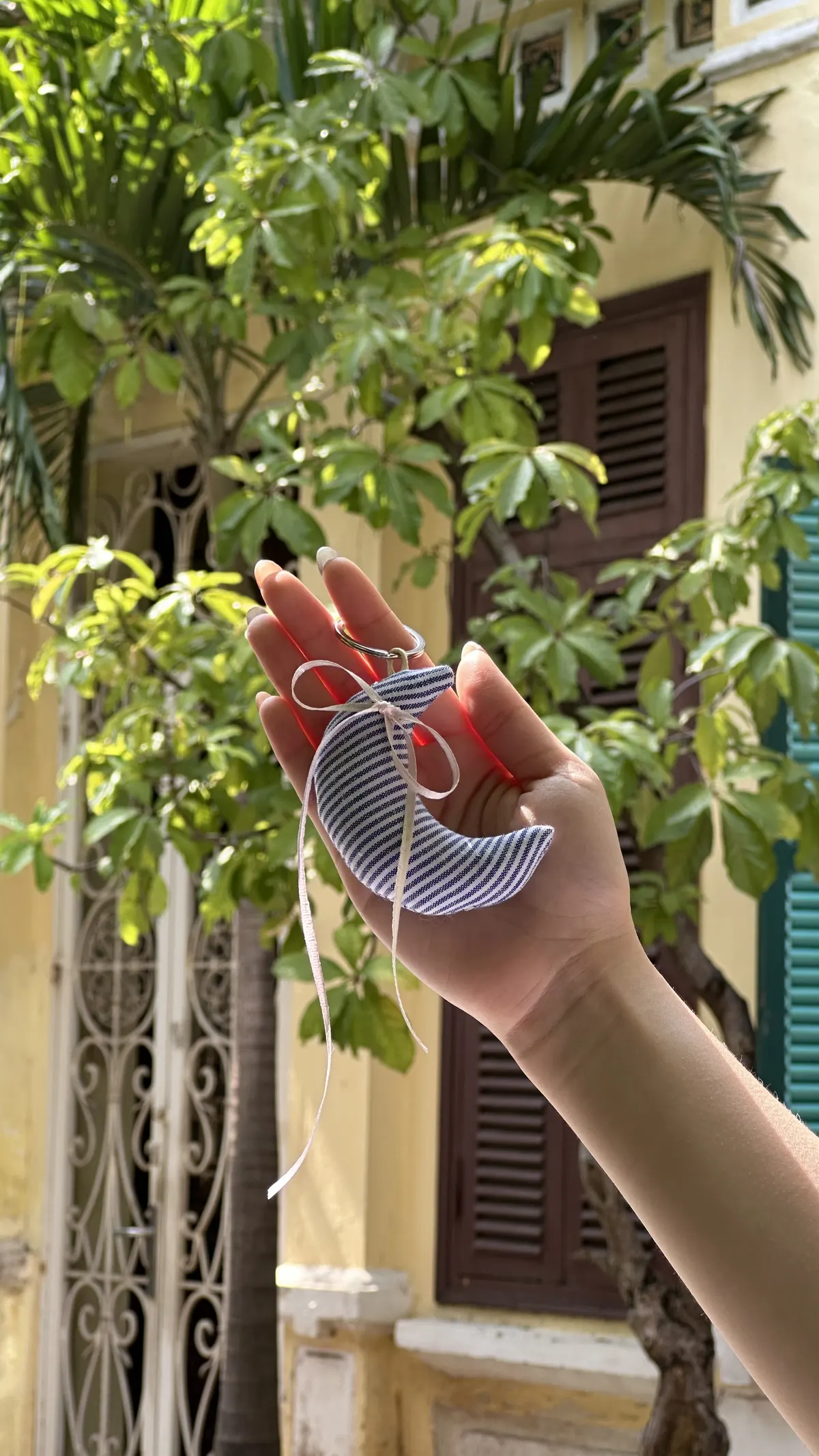 Charm Peekey mặt trăng sọc navy